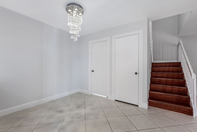 Photo - 185 Charter Way