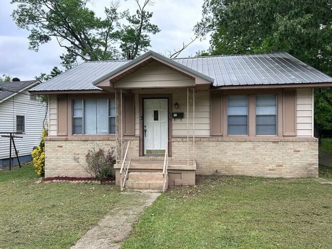 2-Bedroom, 1-Bath Home in a Convenient Loc... - 2-Bedroom, 1-Bath Home in a Convenient Loc...
