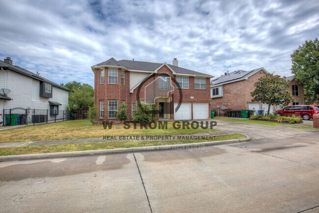 Photo - 4717 Woodhaven Ln