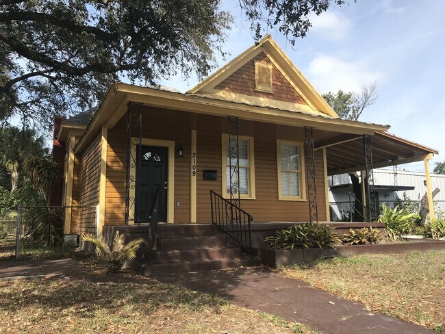 Photo - Vintage North Hyde Park Bungalow