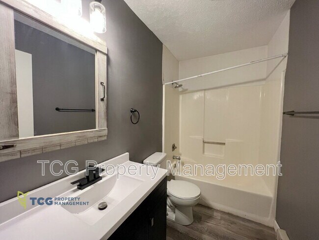 Photo - 1918 Ottawa Ave