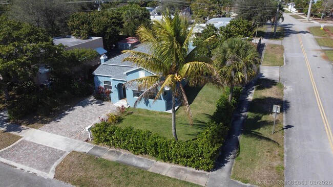 301 Hawthorne Dr