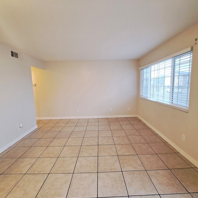 Photo - 4368 N Vornsand Dr Unidad 2