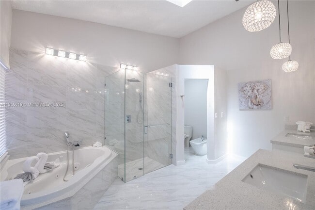 Photo - 1300 Danbury Ave Casa