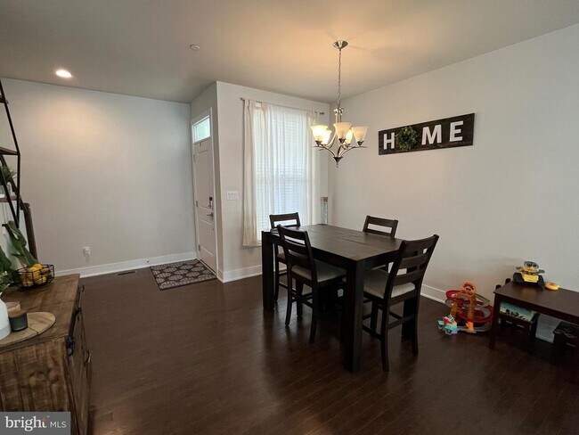 Photo - 405 Redbud Ln