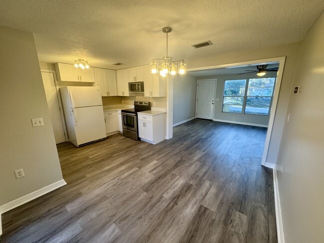 Photo - 403 Tillman Ave SW