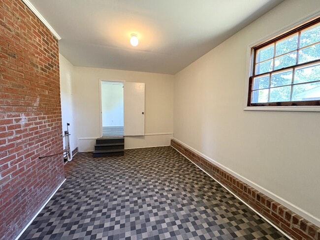 Photo - 216 Lakeland Dr