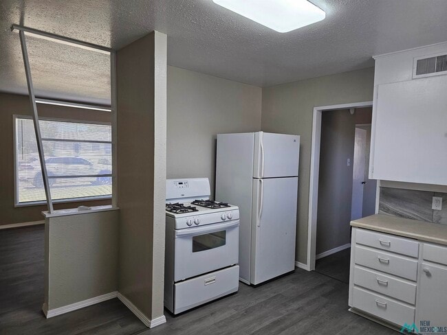 Photo - 105 E Plaza Dr