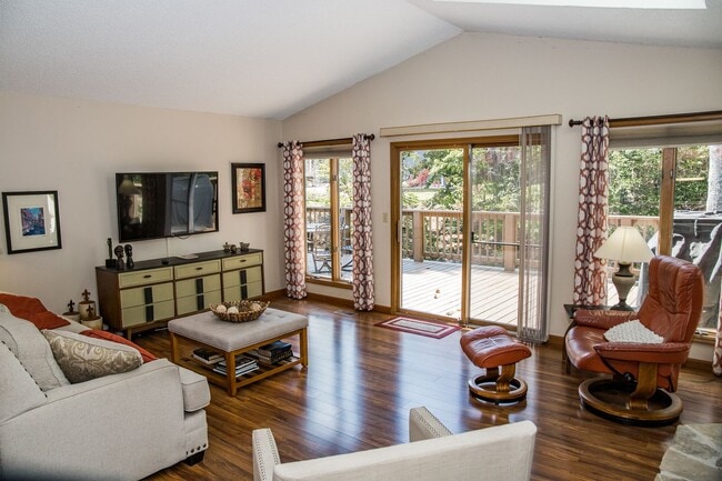 193 Meadowview Dr