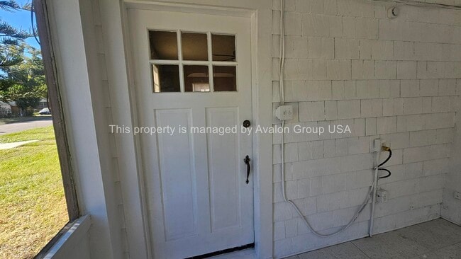 Photo - 8052 Hawthorne St