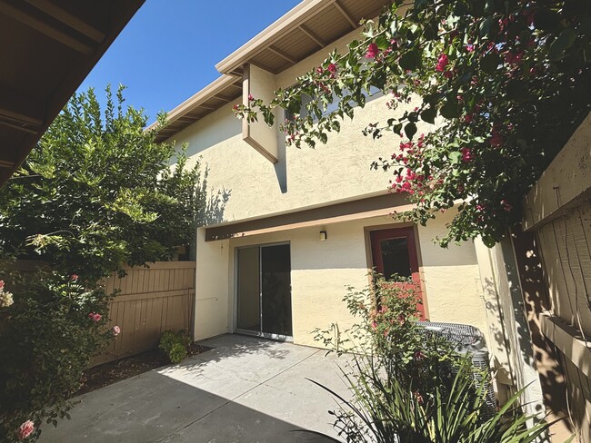 Building Photo - 1975 Olmo Way Rental