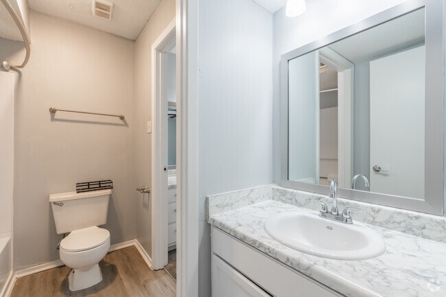 2BR, 1BA - 958SF