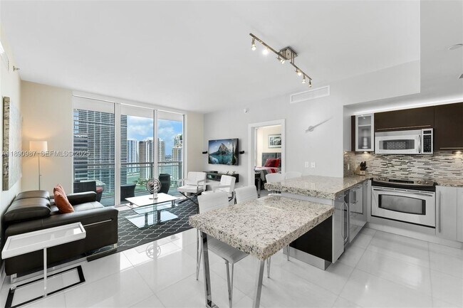 Building Photo - 950 Brickell Bay Dr Unit 2606