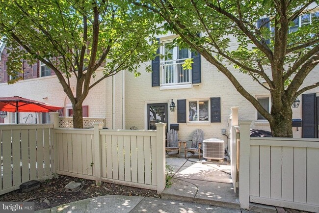 Building Photo - 1311 N Van Dorn St Rental