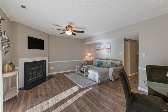 Photo - 1431 Thrush Plz Unit 1