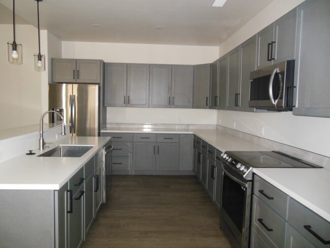 Photo - 695 Anela Ln