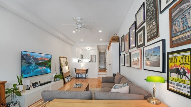 Photo - 228 Monroe St Unidad 1N