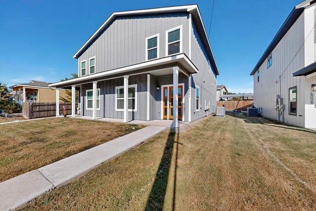 Photo - 604 Kimbro St