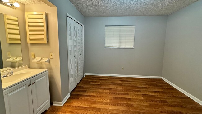 Photo - 2 Bedroom - 1 Bath Condo Available for Imm...
