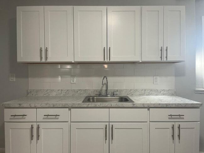 Building Photo - 8 Rutgers Ave Unit BSMT