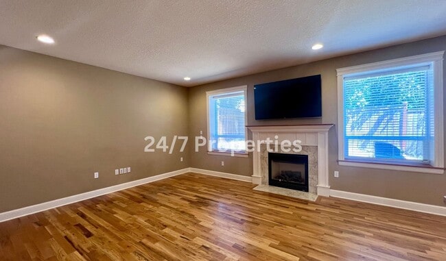 Photo - Large 4BD I 2.5BA Home - West Linn!