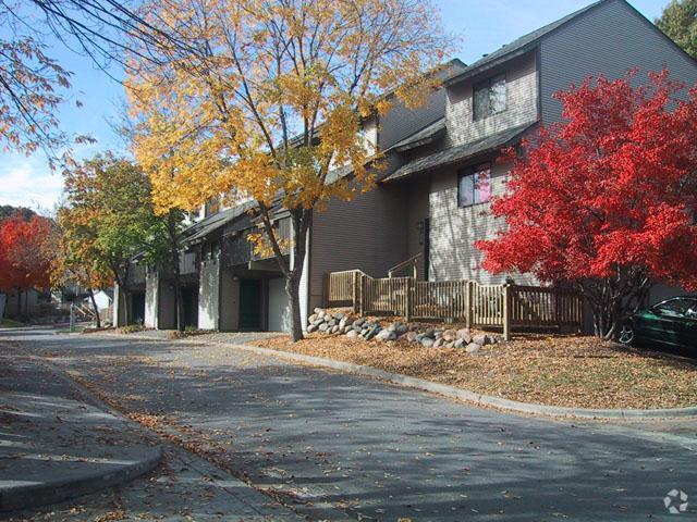 Building - Oak Glen of Edina
