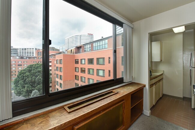 Photo - Spacious & Bright Studio at River Place East