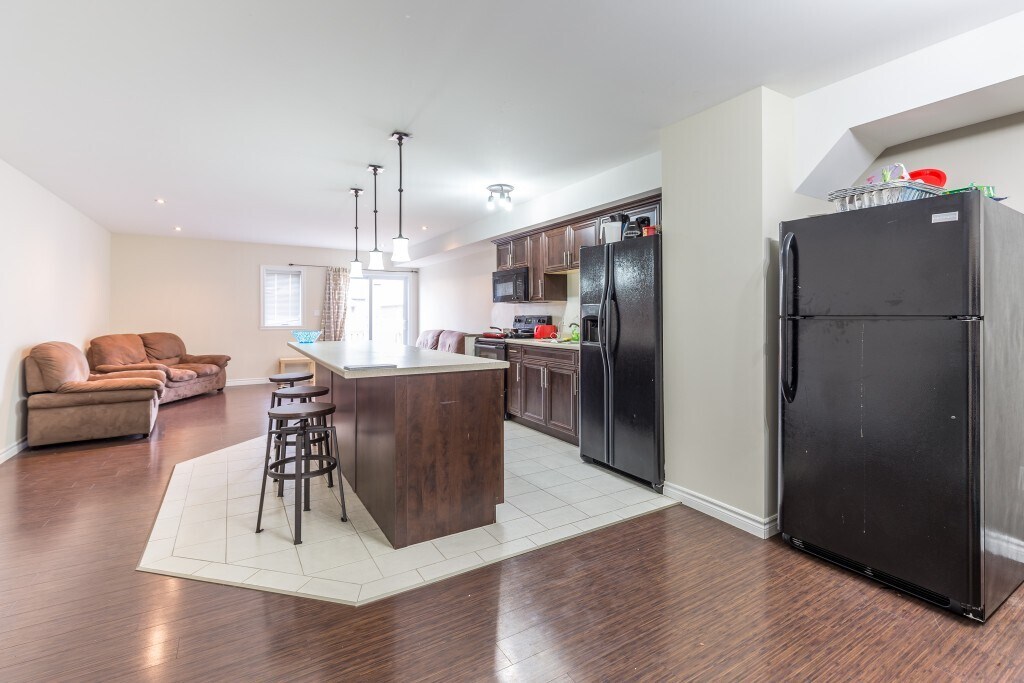 Photo - 700 Bridge Av