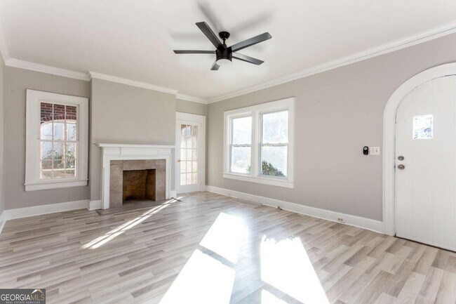 Photo - 1665 Beecher St SW