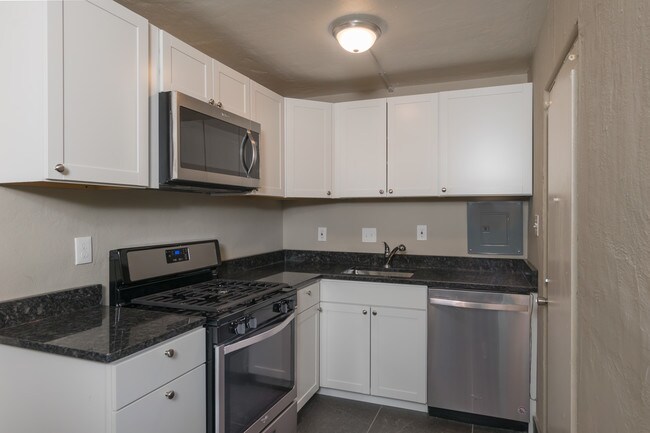 Photo - 464 E Norwich Ave Townhome