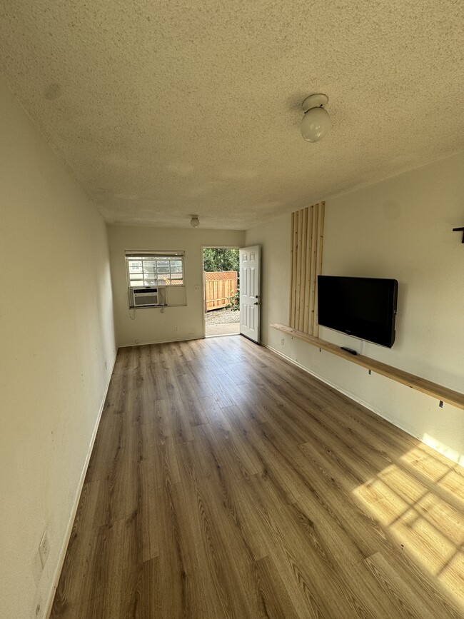 Photo - 6704 Nagle Ave