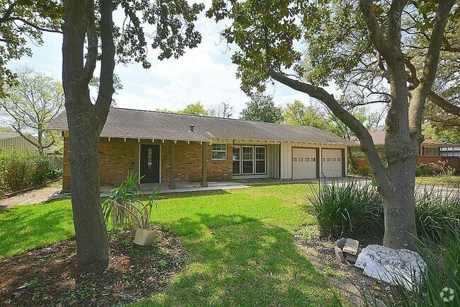 Building Photo - 5015 Beechnut St Rental