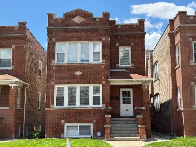 Building Photo - 2252 N Laramie Ave Unit G