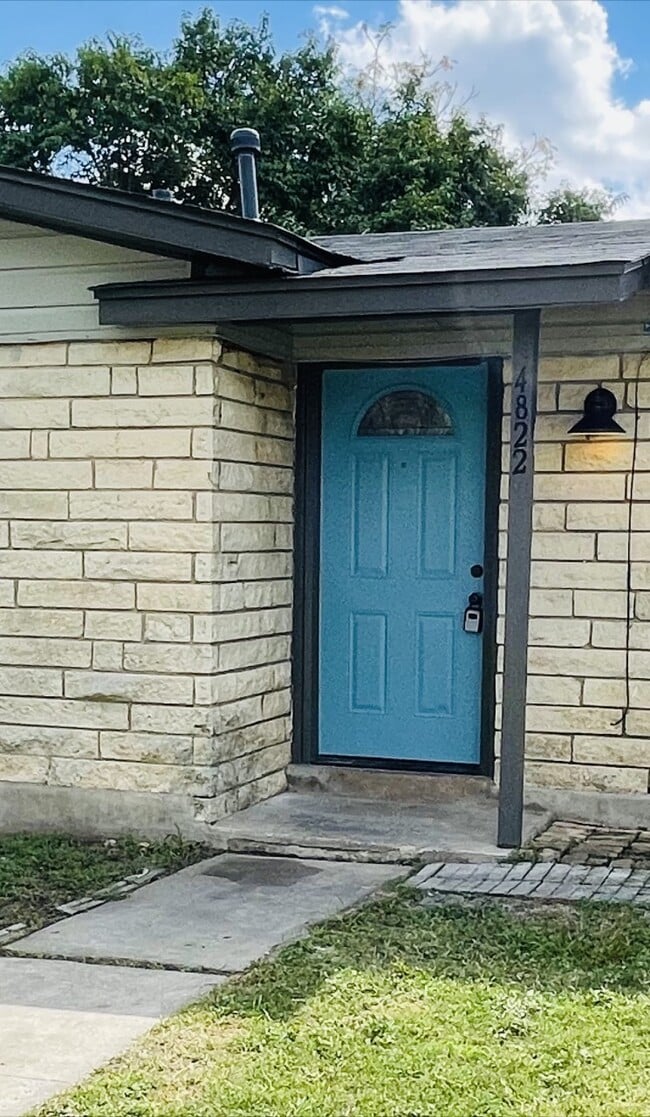 Building Photo - 4822 Hemphill Dr Rental
