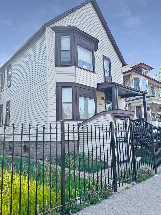 Building Photo - 11014 S State St Unit 1R Rental