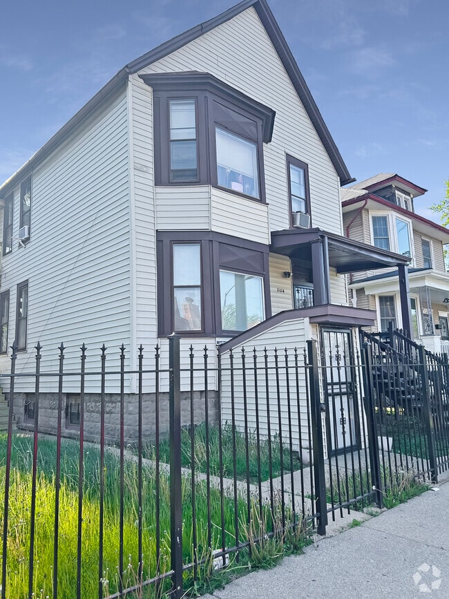 Building Photo - 11014 S State St Unit 1R Rental