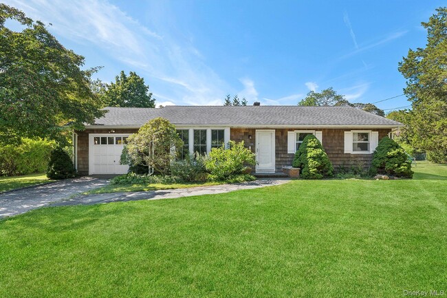 35 Bayberry Ln