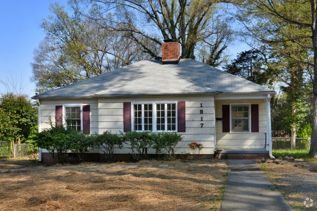 Building Photo - Cute Bungalow Rental