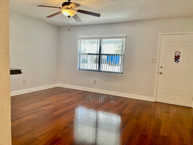 Photo - 1730 Long St