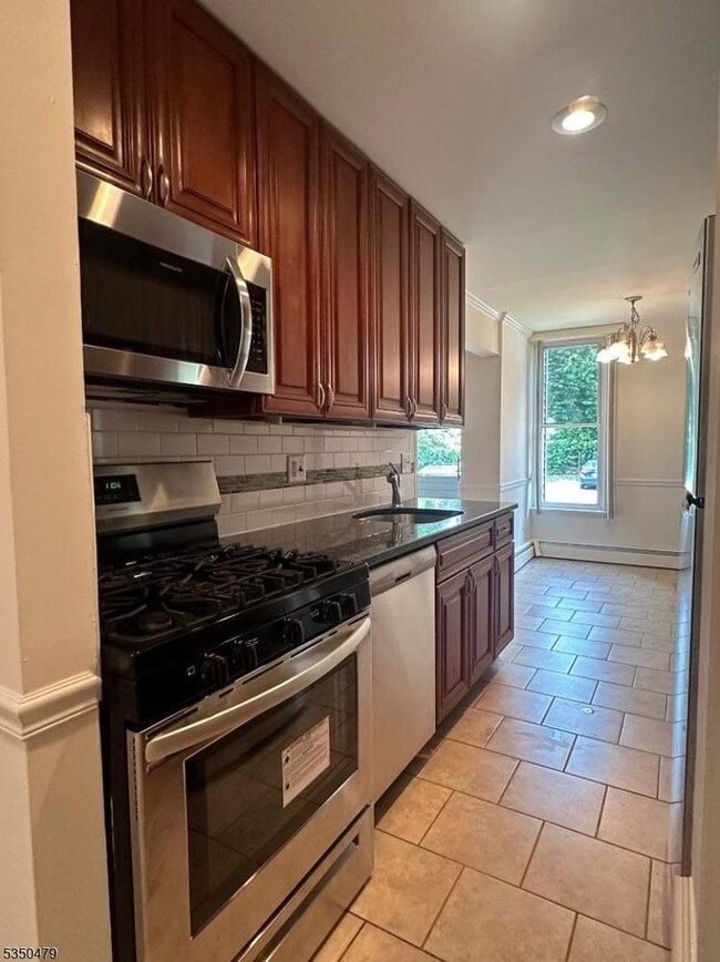 Building Photo - 17 River Rd Unit H-H Rental