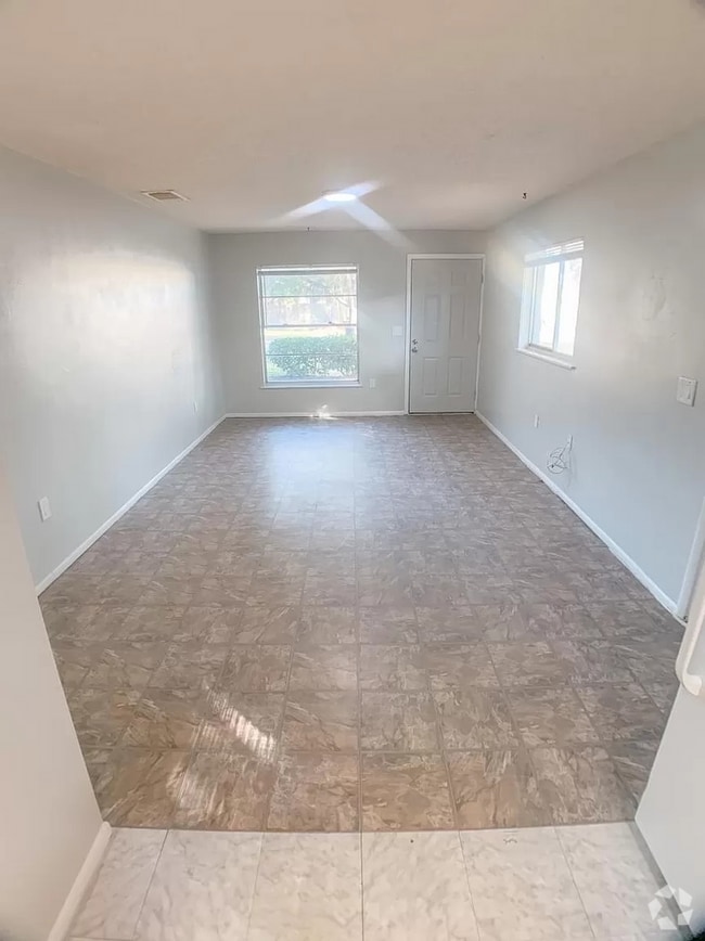Building Photo - 530 5th Ave W Unit C Rental