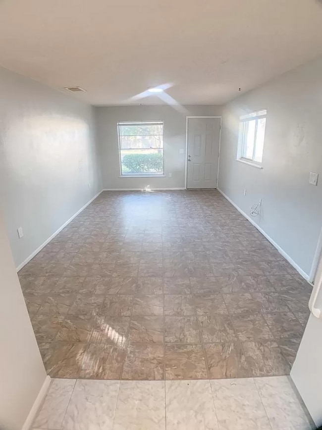 Building Photo - 530 5th Ave W Unit C Rental