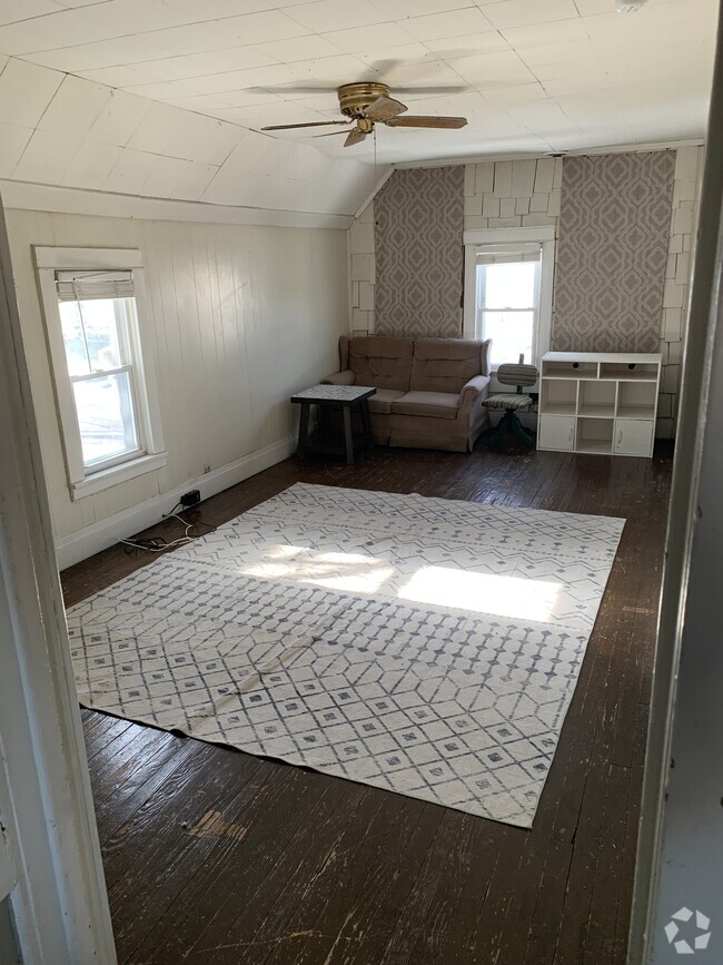 Building Photo - 171 Callodine Ave Unit Upper Rental