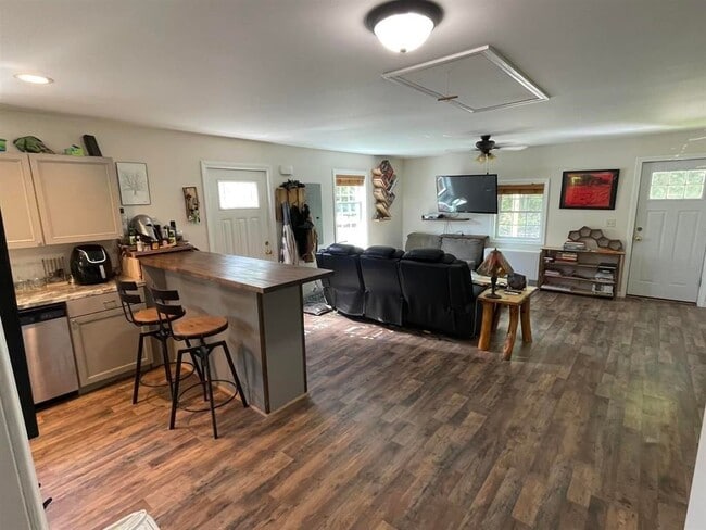 35 Clinton Rd