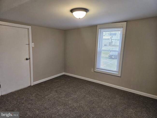 Photo - 10 W Frederick St