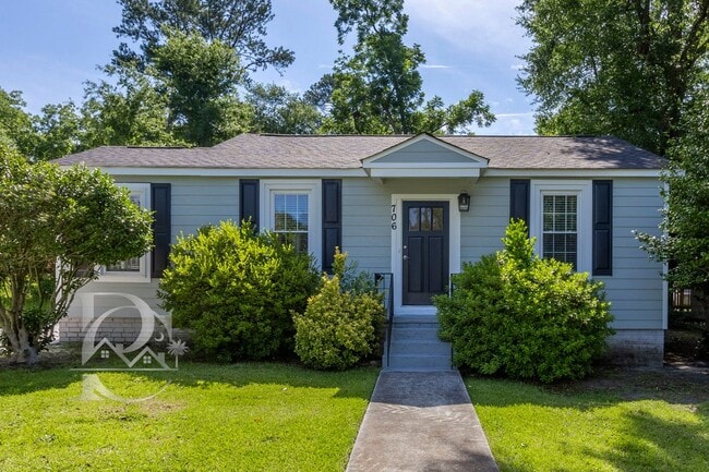 RENOVATED THREE BEDROOM IN ROSEWOOD - RENOVATED THREE BEDROOM IN ROSEWOOD House