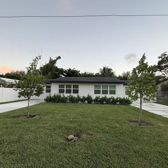 Photo - 120 SW 7th St