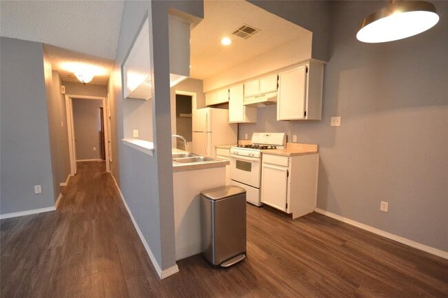 Photo - 16114 Windermere Dr