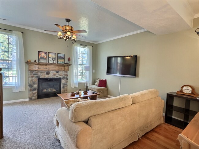 Photo - 884 Hamlet Cir S