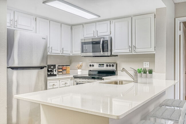 Photo - Alexander Pointe